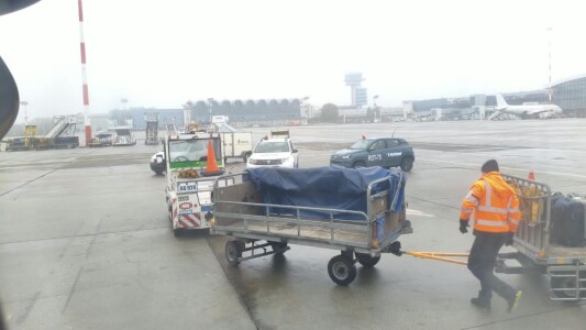 Un avion TAROM nu a putut ateriza pe Aeroportul din Iași, din cauza ceții. ...