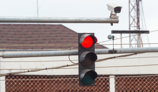 „A insistat să mă mișc”: un șofer a trecut pe roșu la ordinul polițistului ...