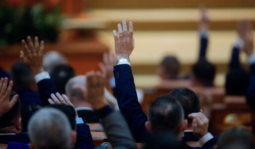 Peste 900 de foști parlamentari încasează pensii speciale. 154 de dosare ...