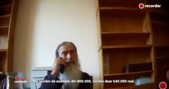 Fostul preot care l-a filmat cu camera ascunsă pe ÎPS Teodosie acceptând o ...