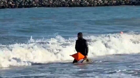 Cei doi tineri care au murit înecați la Olimp erau frați, veniți la muncă ...