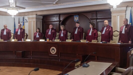 Judecătorii CCR primesc spor de supărare de 2.300 de euro, pe lângă ...