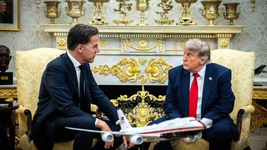 Cum a transformat Donald Trump NATO într-o „mașină de făcut bani”. ...