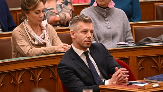 Ce riscă Peter Magyar, după ce Parlamentul de la Budapesta i-a ridicat ...