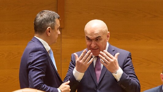 Cine va guverna România: scenariile posibile după ce PSD i-a retras ...