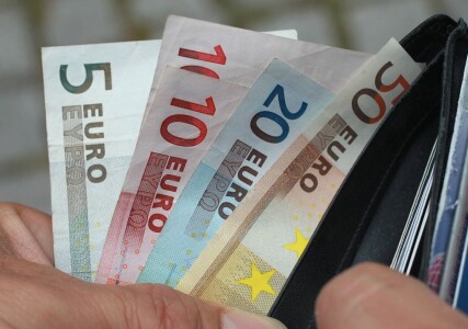 România nu îndeplinește condițiile pentru aderarea la zona euro. Ce arată ...