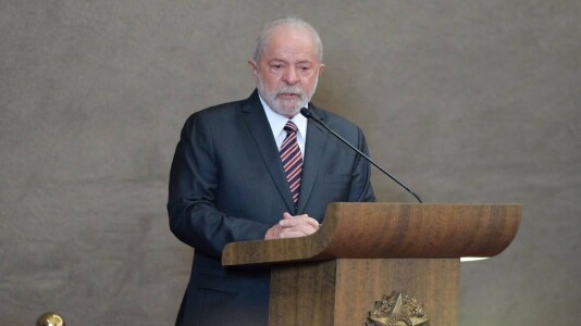 Lula da Silva câștigă un nou mandat istoric de președinte în Brazilia. ...