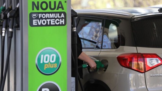 Benzina s-a scumpit, iar motorina a trecut de 9 lei, marți, 28 aprilie ...