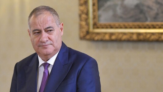 Comisarul politic Neacșu: abia a intrat, dar ar ieși din Guvern. Jocurile ...