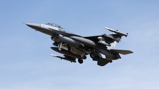 De ce trimite România avioane F-16 după dronele rusești și nu le doboară cu ...