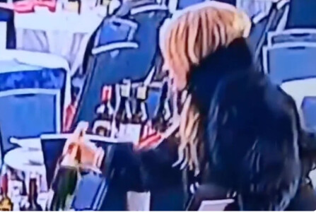 O femeie misterioasă a șterpelit sticlele de vin de pe mesele evenimentului ...