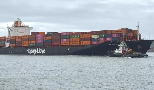 Un portcontainer de 260 de metri, cu 50 de oameni la bord, a reușit să ...