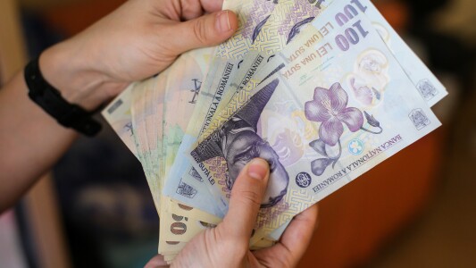Peste 8.300.000 de români sunt acționari la Petrom, Hidroelectrica sau BT, ...