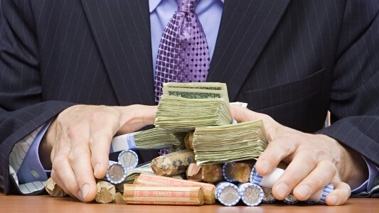 „Parlamentarii cash”: 200 de deputați și senatori iau lunar zeci de mii de ...