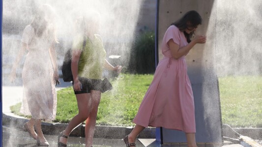 Cod roșu de caniculă pentru trei județe din România: temperaturi de 40 de ...
