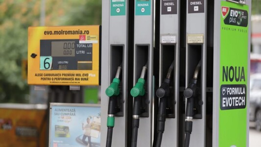Cât costă un litru de benzină și motorină, luni, 12 octombrie 2026, în ...