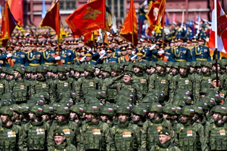 Volodimir Zelenski „permite” desfășurarea paradei Victoriei la Moscova, pe ...