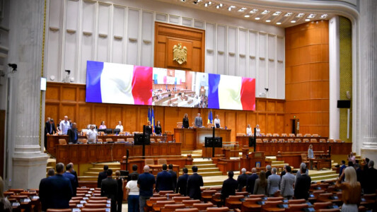 Panică în partide după amenințarea pe surse cu anticipatele a lui Nicușor ...