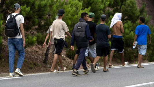 Sondaj BOMBĂ în Marea Britanie! Românii, printre naționalitățile pe care ...