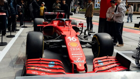 Epoca „Schumacher” revine pe circuit. Legendarele mașini de curse, DIN NOU ...