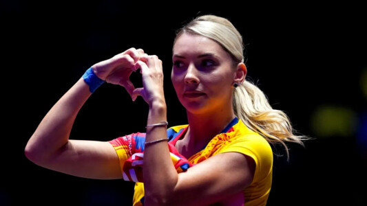 Bernadette Szocs și Elizabeta Samara intră în lupta pentru trofeu la ...