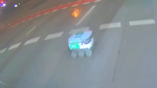 Un robot de livrări din Estonia a provocat un accident cu un autobuz şi a ...