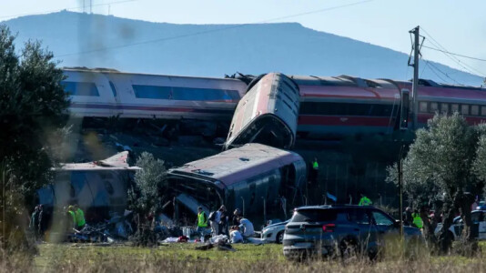 Accident feroviar grav în Spania. Două trenuri de călători s-au ciocnit în ...
