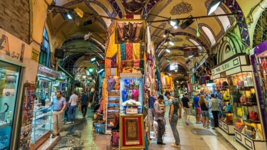Există o lume ascunsă în spatele Marelui Bazar din Istanbul, care a rămas ...