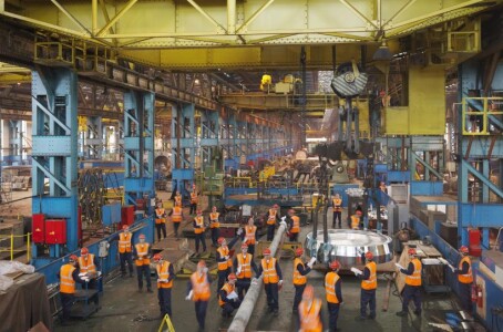 540 de angajați dintr-o fabrică s-au trezit cu bonusuri de câte 400.000 de ...