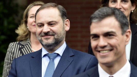 Două românce ar fi fost primite „cadou” de un fost ministru din Spania. În ...