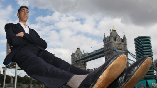 Cel mai înalt om din lume a dezvăluit motivul pentru care l-a părăsit ...