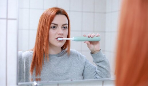 Trei situații în care nu ar trebui să vă spălaţi pe dinți. Un stomatolog a ...