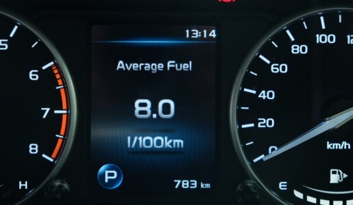 Trucurile prin care şoferii pot reduce consumul de carburant cu 15-25%: ...