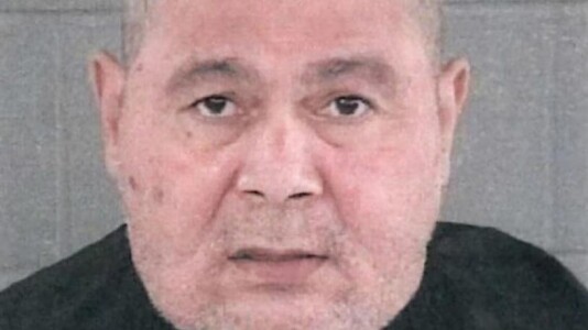 Un bărbat care l-a descoperit pe Dumnezeu s-a dus la Poliție ca să ...