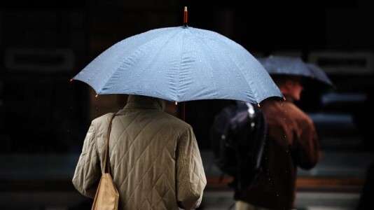 Ciclon peste România, mâine, apoi o masă de aer polar vine cu ploi și frig. ...