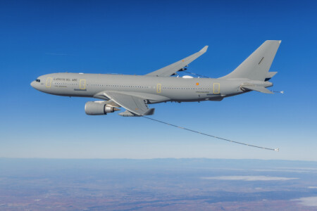 Zbor misterios deasupra Mării Negre. Două aeronave de realimentare au ...