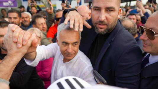Susținătorii lui Călin Georgescu fac chetă pe TikTok să îi cumpere vila din ...