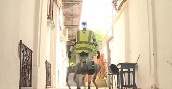 Primul oraș din România unde roboți umanoizi și robo-câini patrulează pe ...