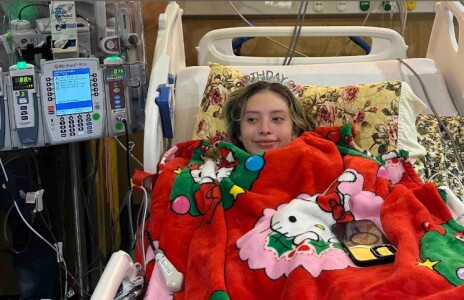 Piciorul unei fete de 14 ani a crescut mai repede decât restul corpului și ...