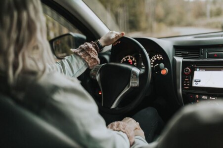 O șoferiță a provocat pagube de 1,2 milioane de euro în timp ce încerca să ...