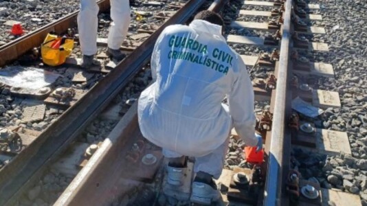 O fetiță de 6 ani a fost găsită rătăcind singură în zona zero a ...